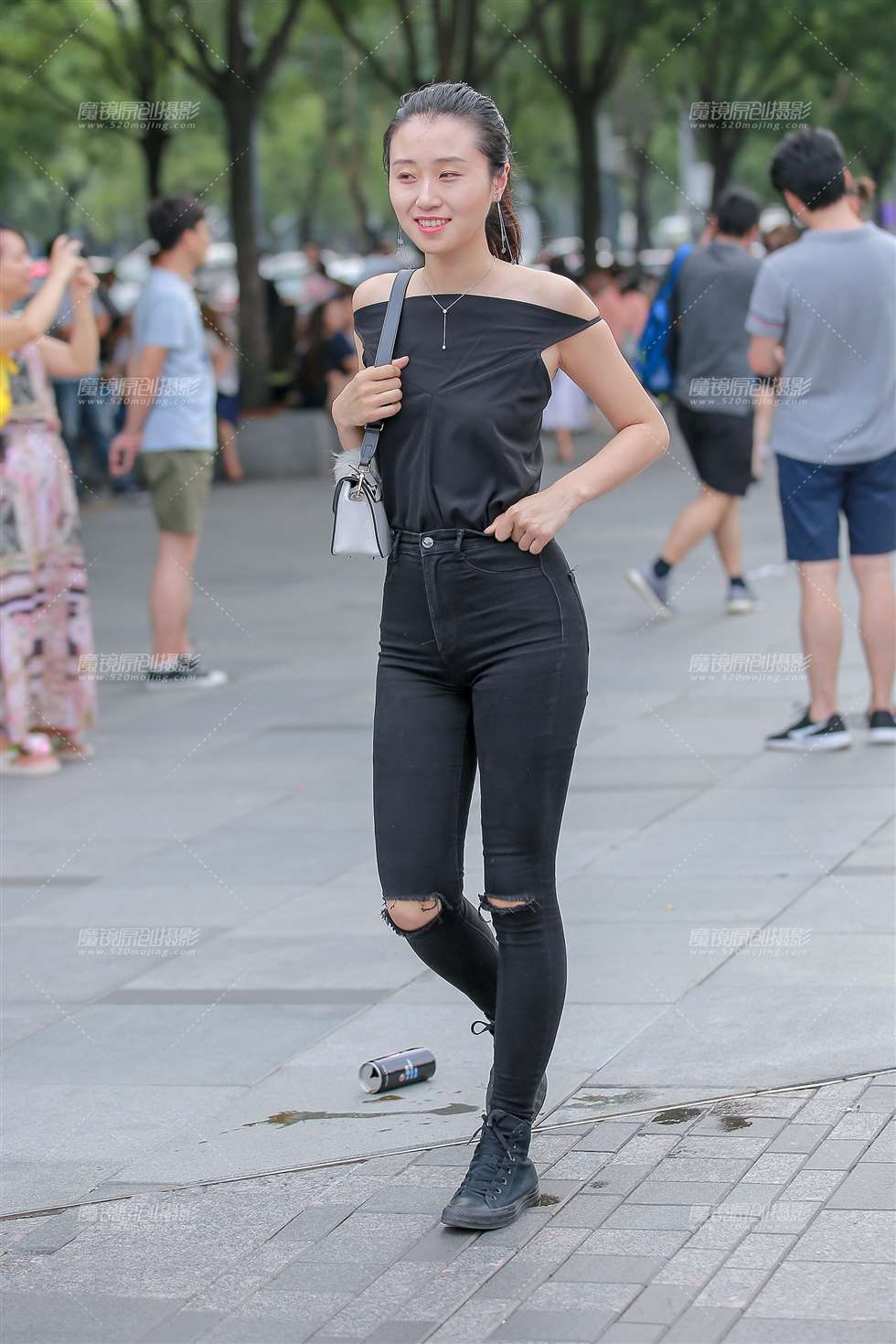 图片[4]-黑色牛仔裤小妹-街拍流行馆