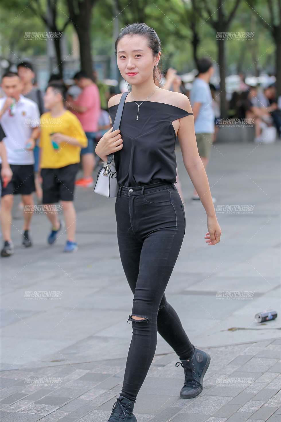 图片[5]-黑色牛仔裤小妹-街拍流行馆