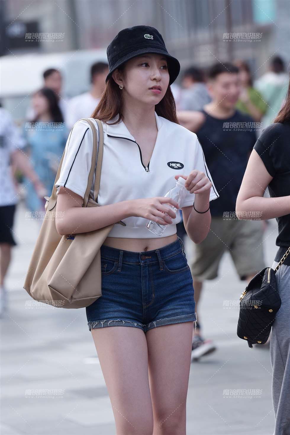 图片[3]-短裤美女-街拍流行馆