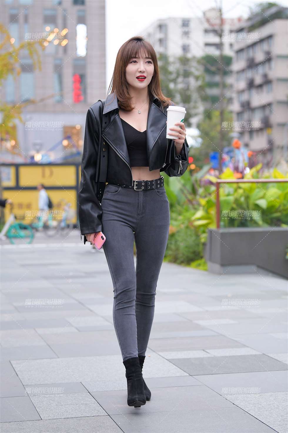 图片[1]-高挑紧牛小姐姐-街拍流行馆