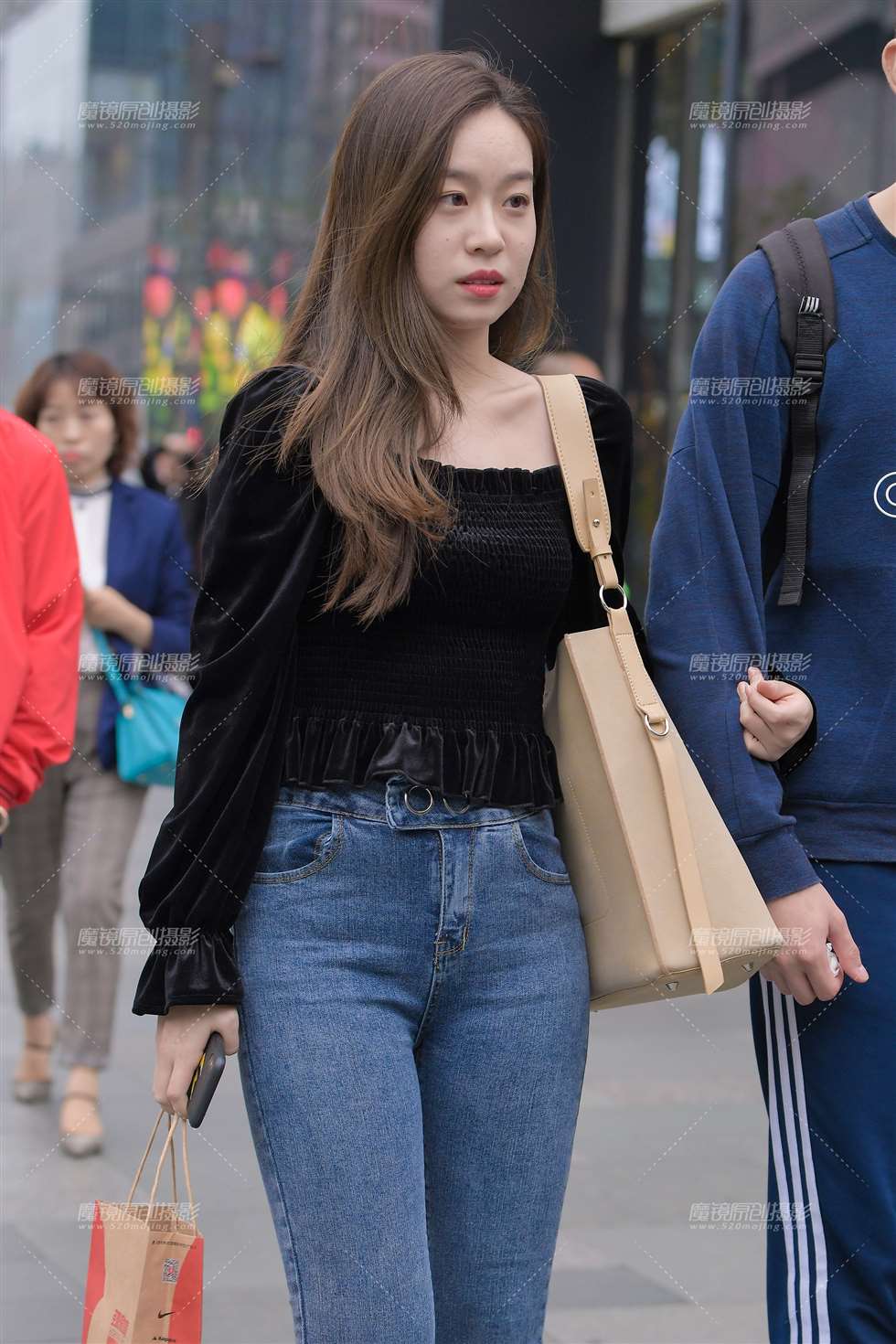 图片[4]-这紧牛女友够饱满的~-街拍流行馆