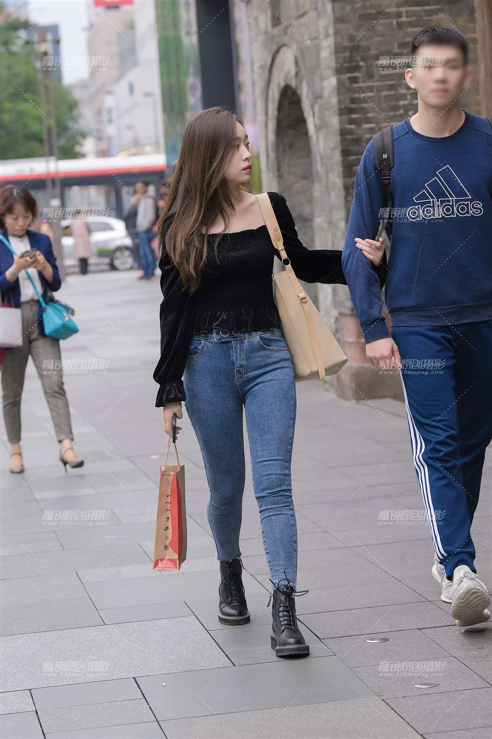 图片[5]-这紧牛女友够饱满的~-街拍流行馆