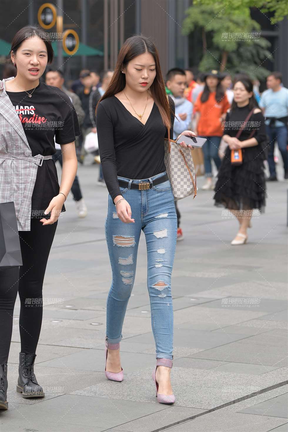 图片[3]-这破洞紧牛小姐姐，满分~-街拍流行馆