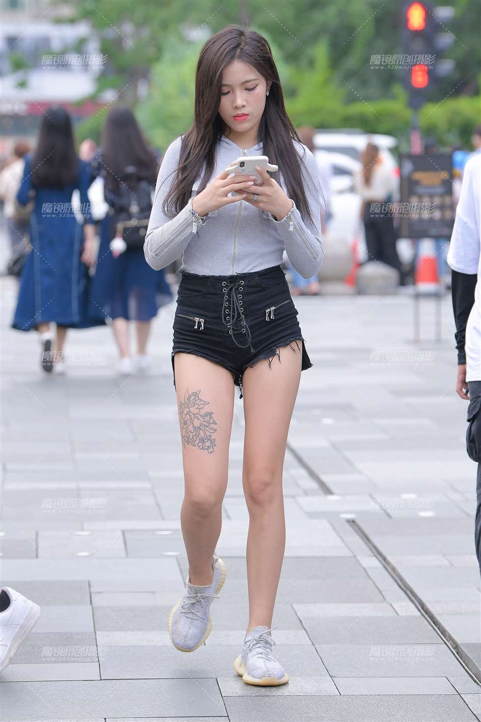 图片[5]-黑色热裤美眉-街拍流行馆