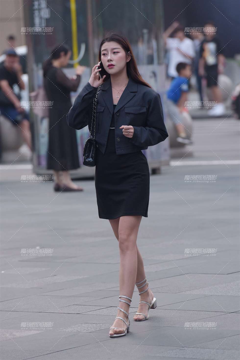 图片[3]-制服美女-街拍流行馆