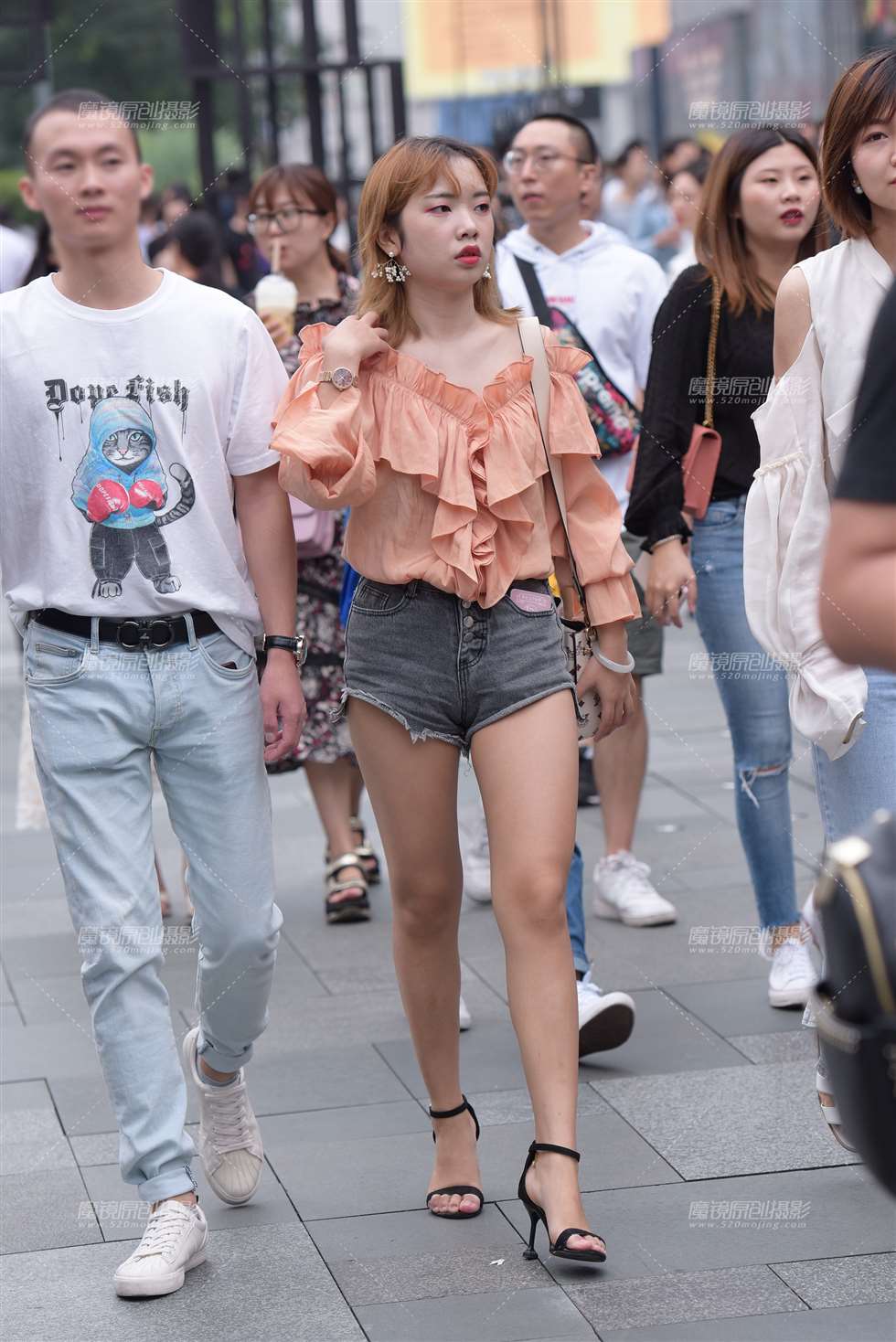 图片[3]-热裤美女-街拍流行馆