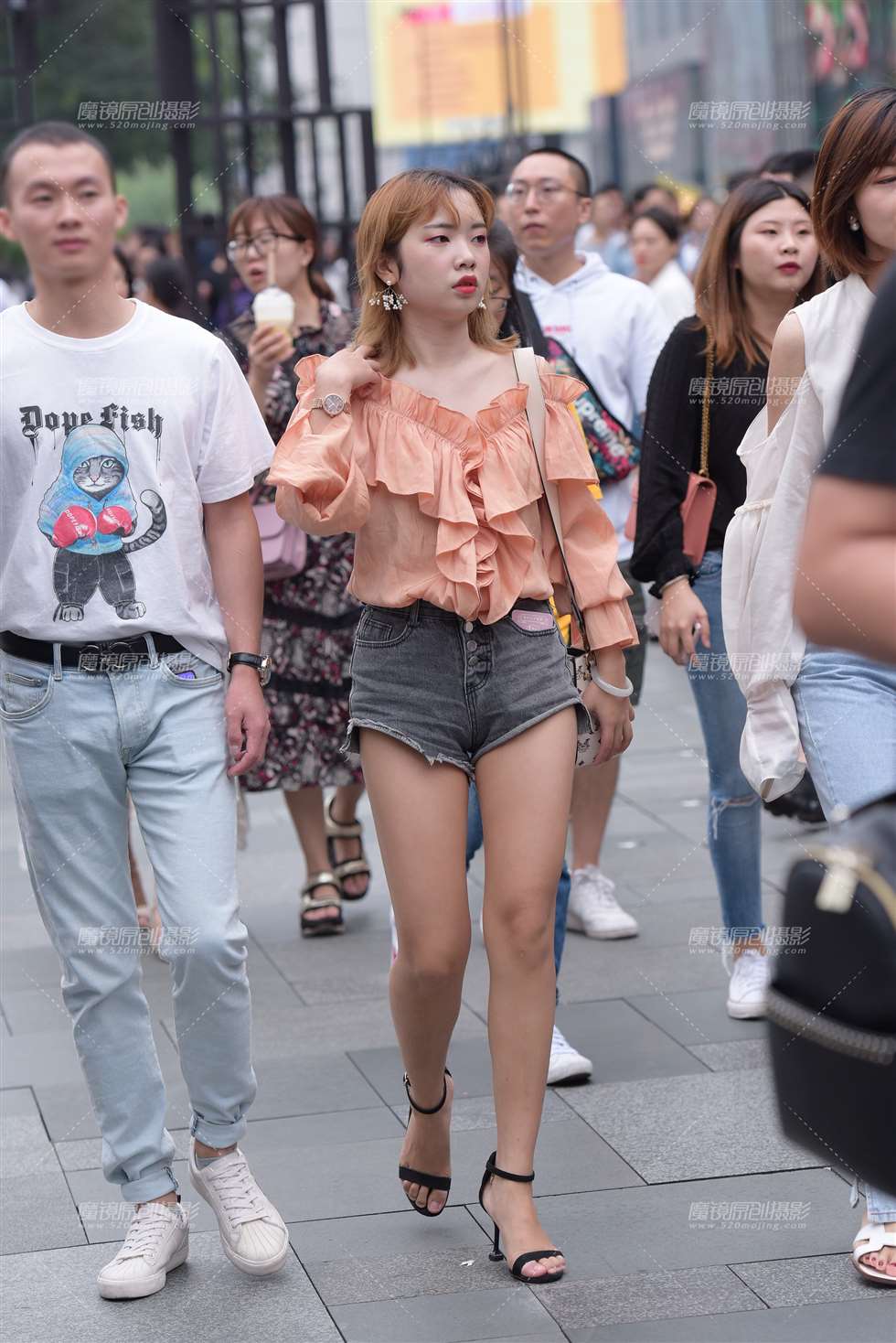 图片[4]-热裤美女-街拍流行馆