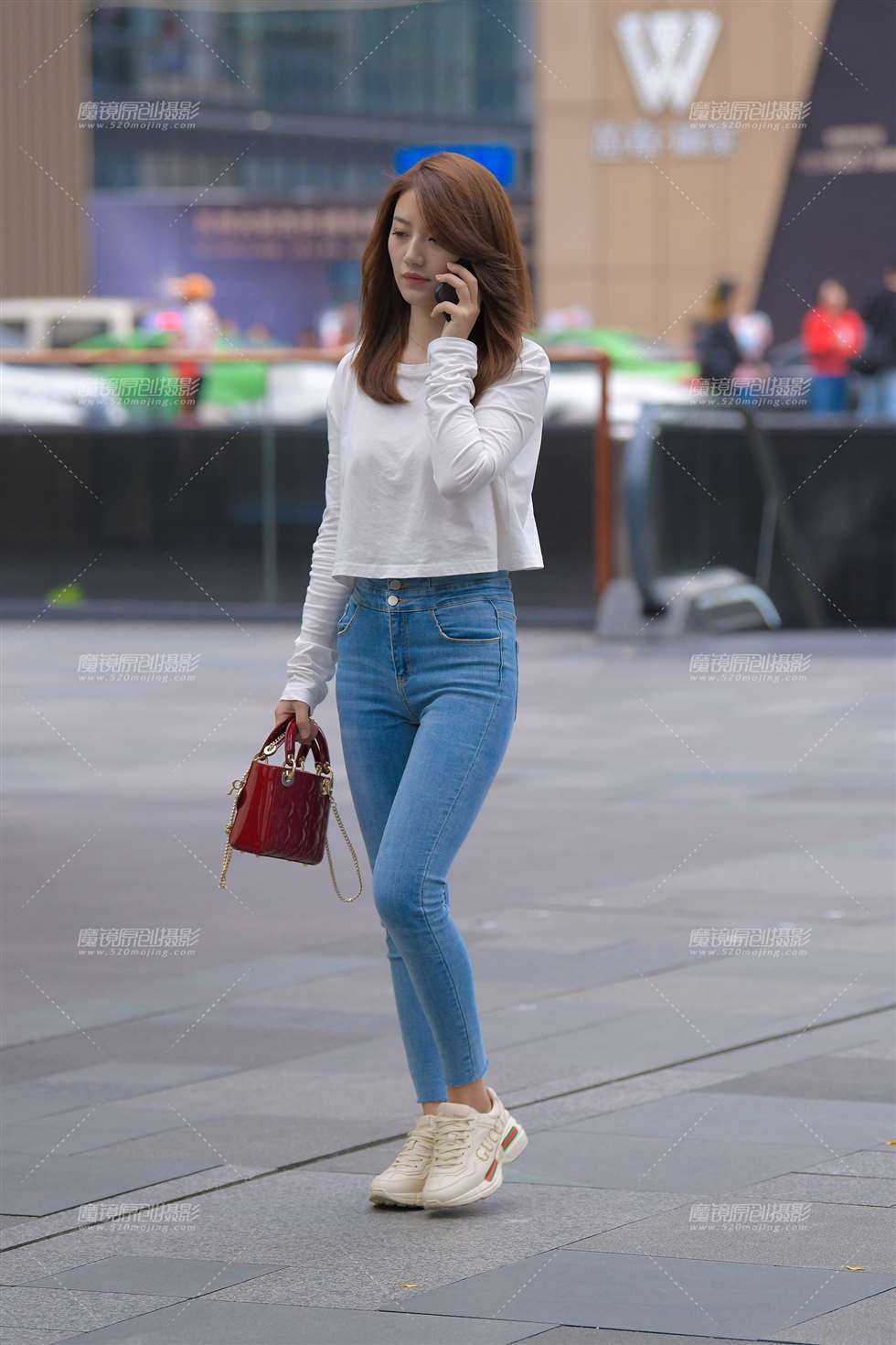 图片[3]-蓝色紧牛小姐姐-街拍流行馆