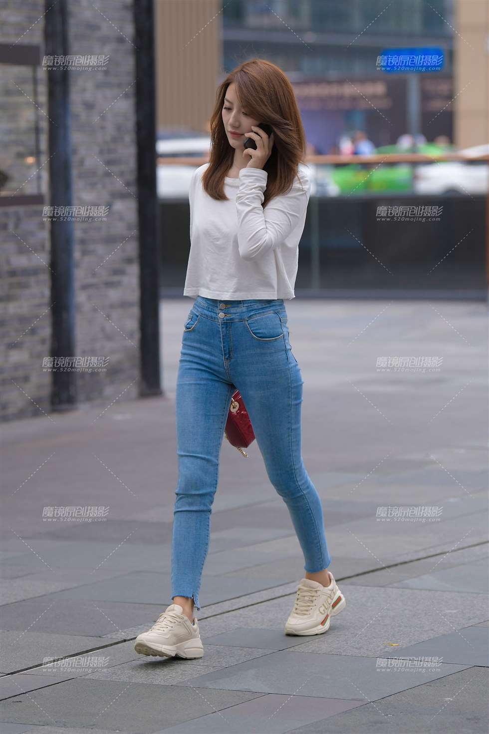 图片[4]-蓝色紧牛小姐姐-街拍流行馆