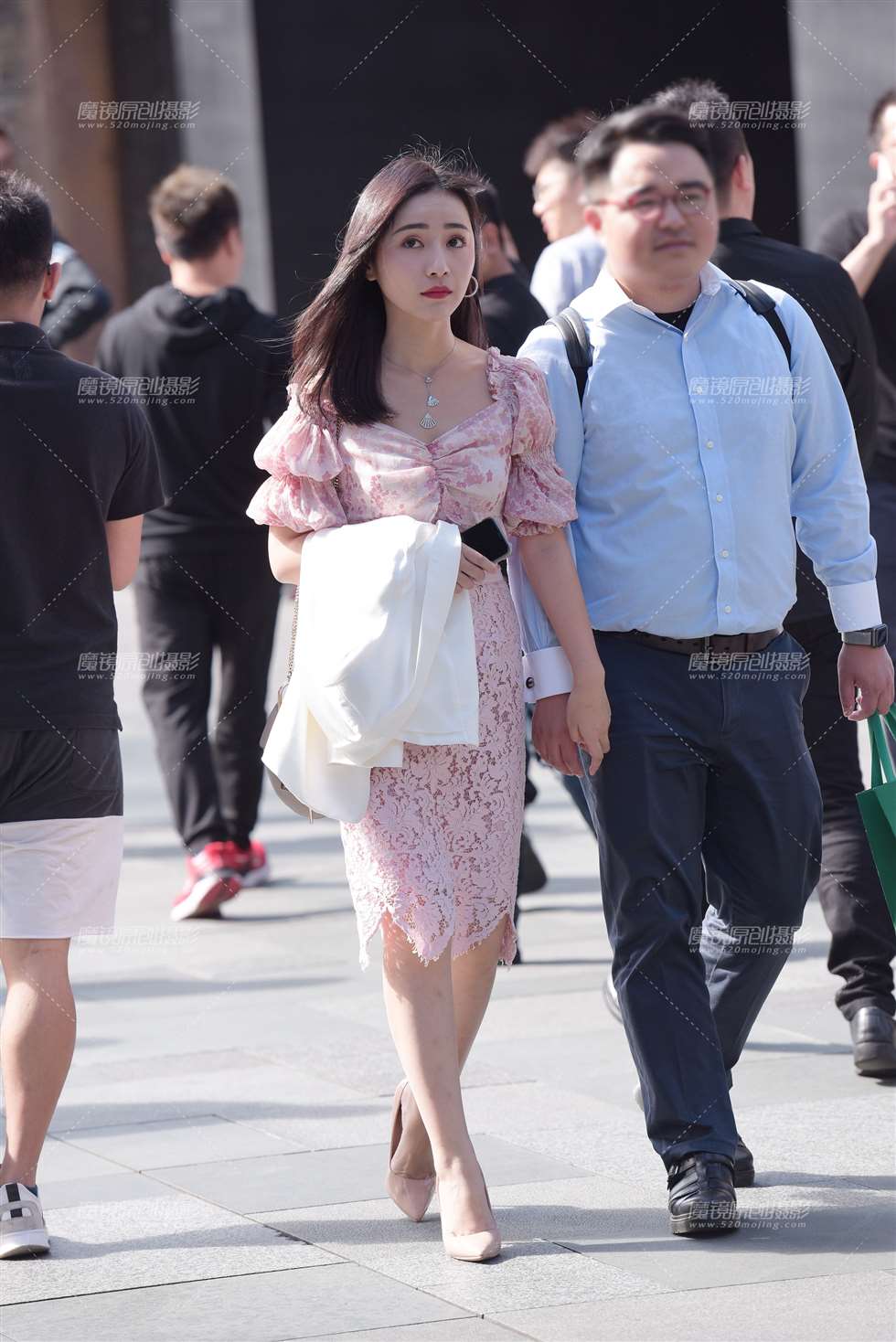 图片[1]-粉色花网裙**-街拍流行馆