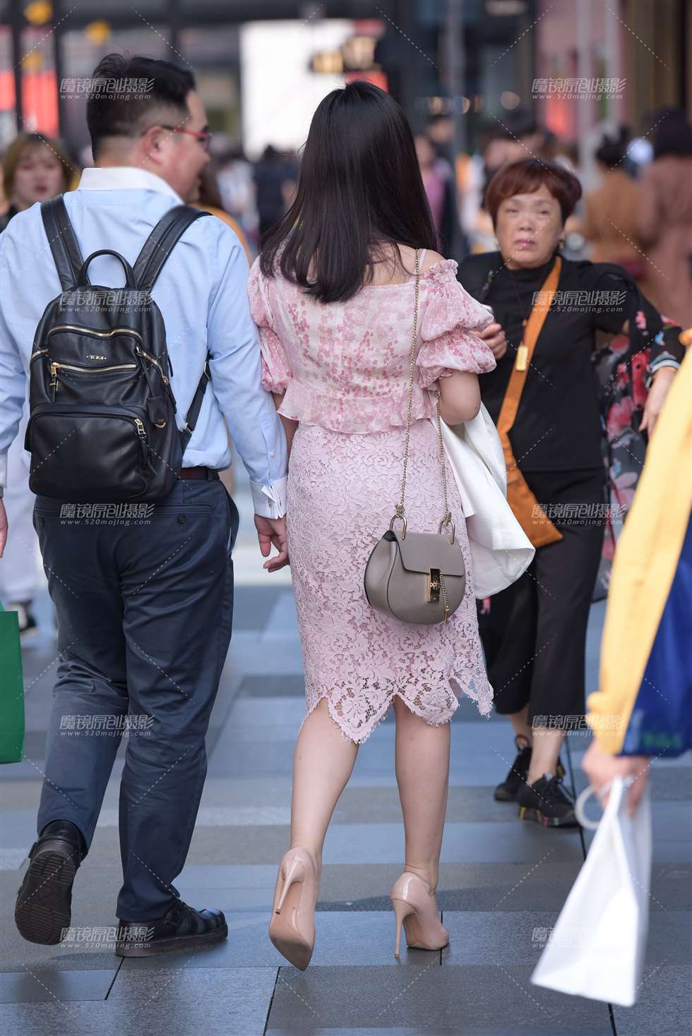 图片[2]-粉色花网裙**-街拍流行馆
