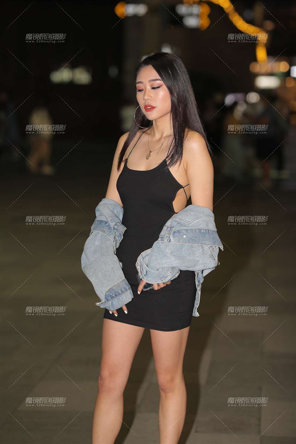 图片[5]-美女这么晚了还在外面 是要去加班吗-街拍流行馆