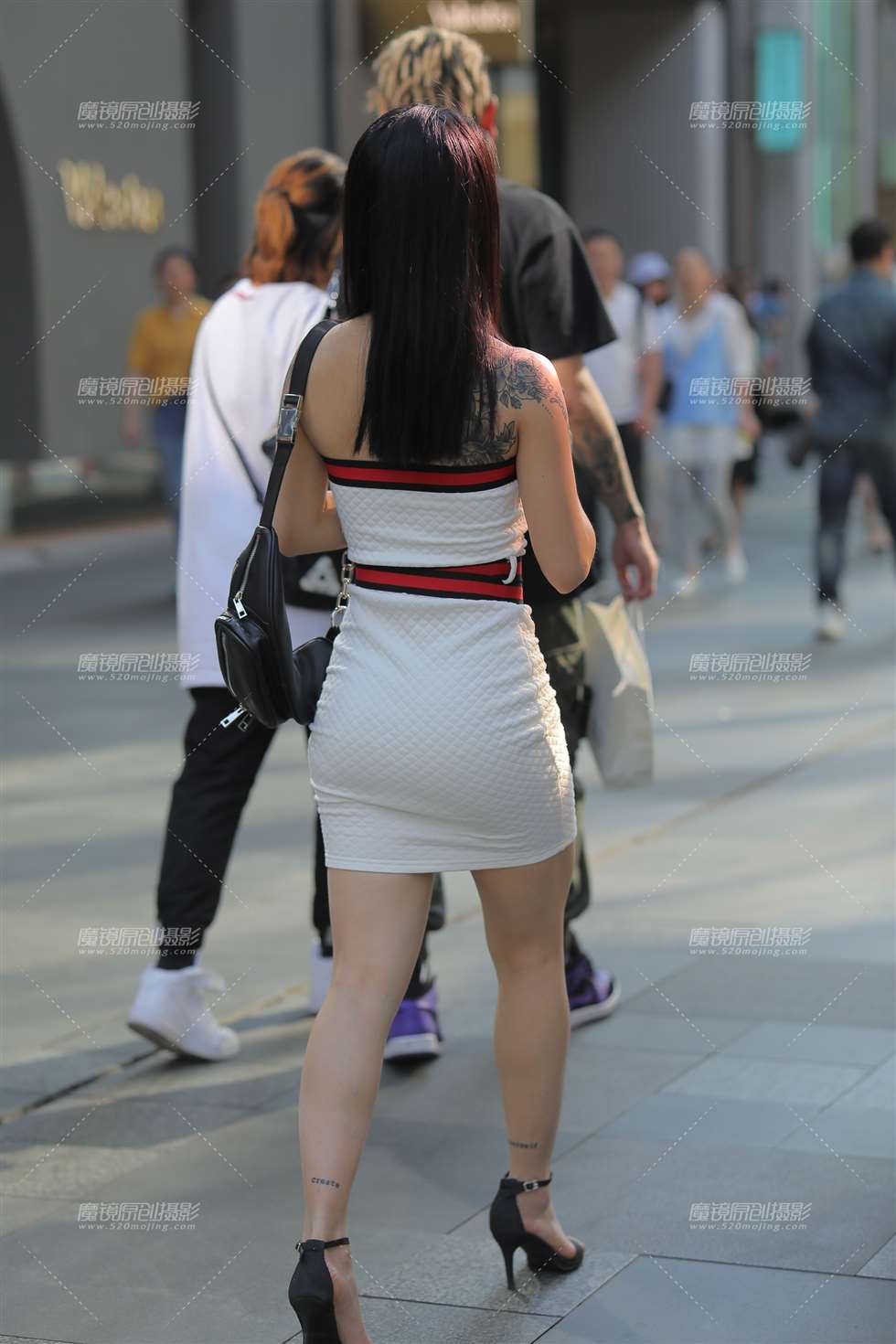图片[2]-老板娘身材真好-街拍流行馆