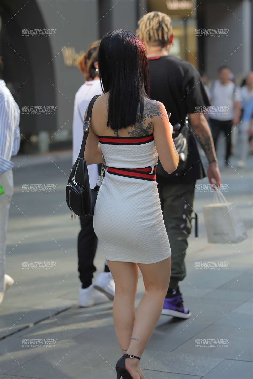 图片[3]-老板娘身材真好-街拍流行馆