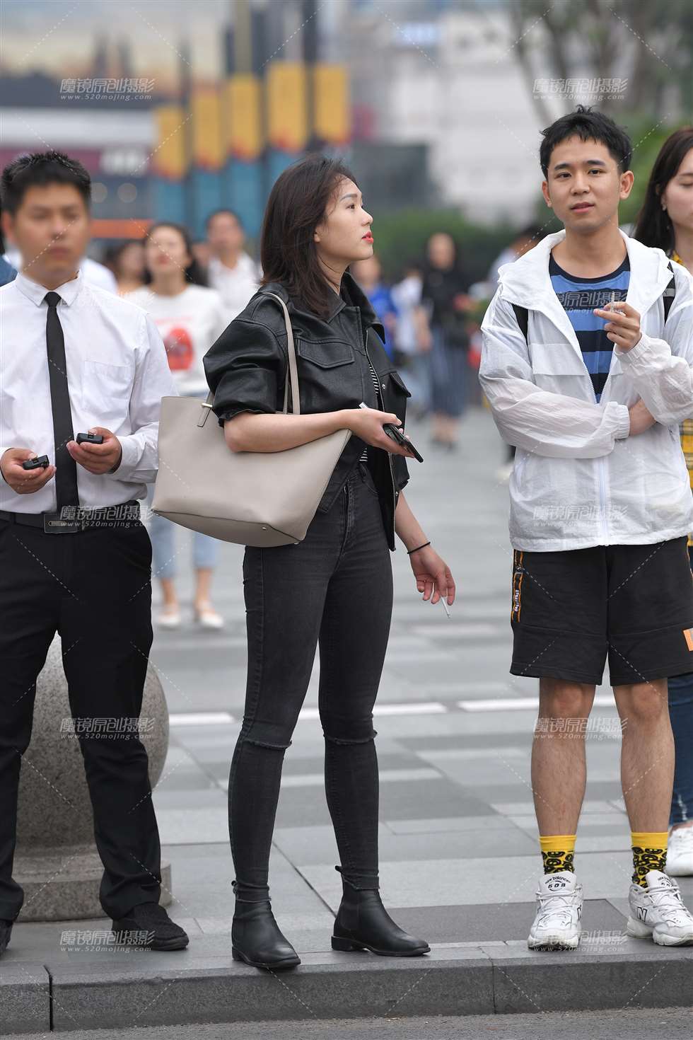 黑色紧牛女友-街拍流行馆