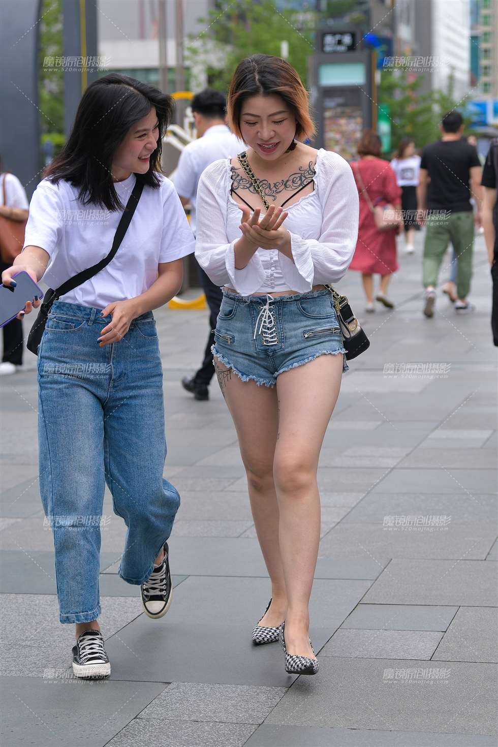 图片[4]-丰腴的热裤-街拍流行馆