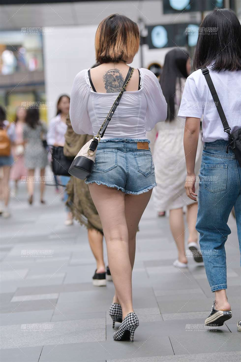 图片[2]-丰腴的热裤-街拍流行馆