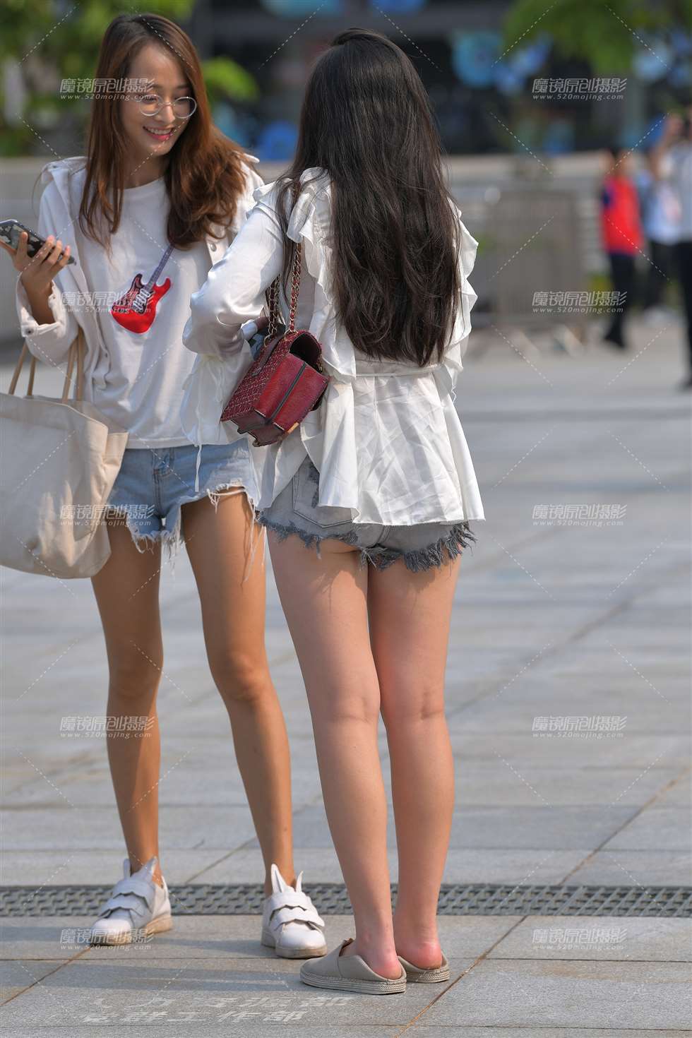图片[3]-就喜欢这种肉肉的热裤女孩~-街拍流行馆