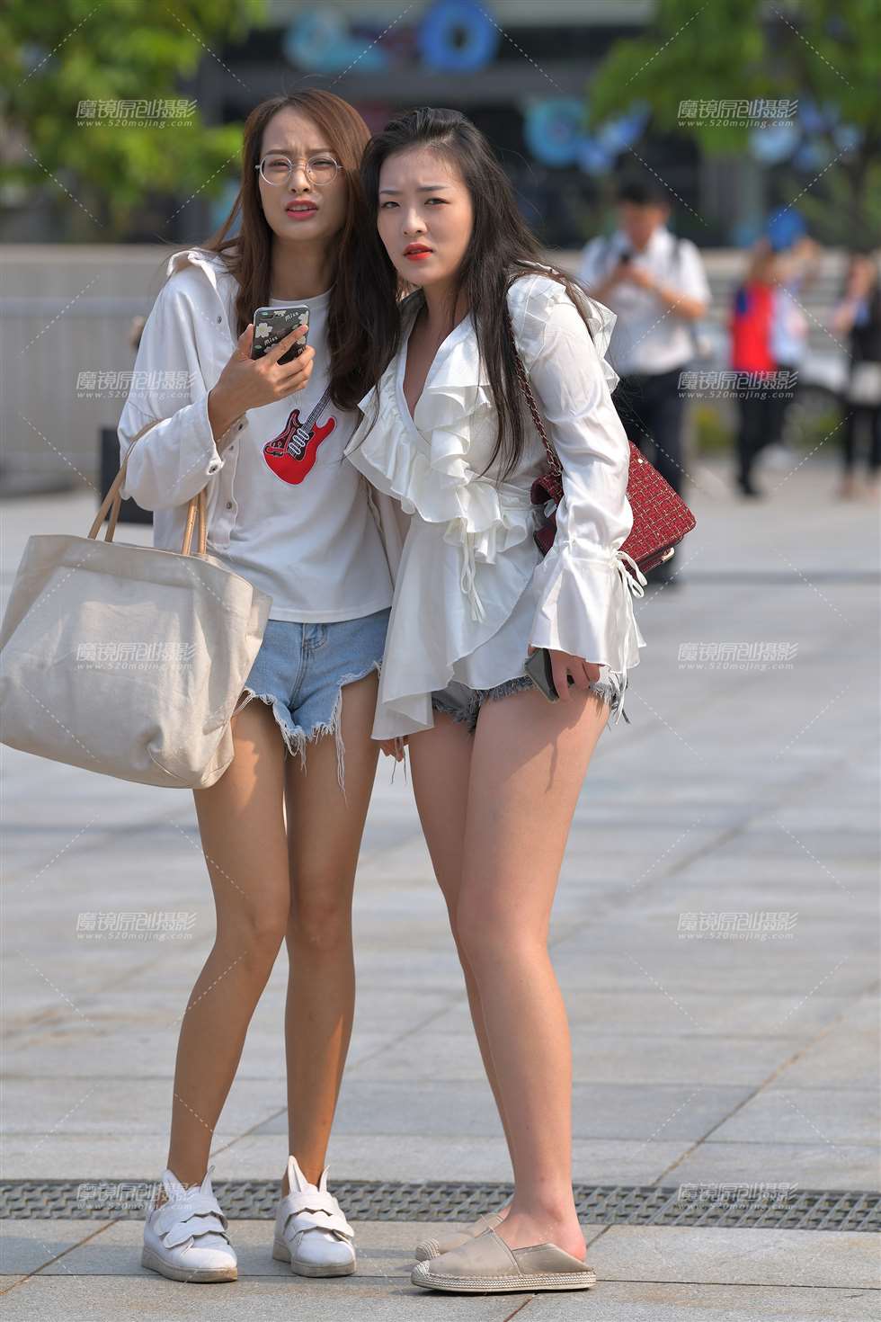 图片[1]-就喜欢这种肉肉的热裤女孩~-街拍流行馆