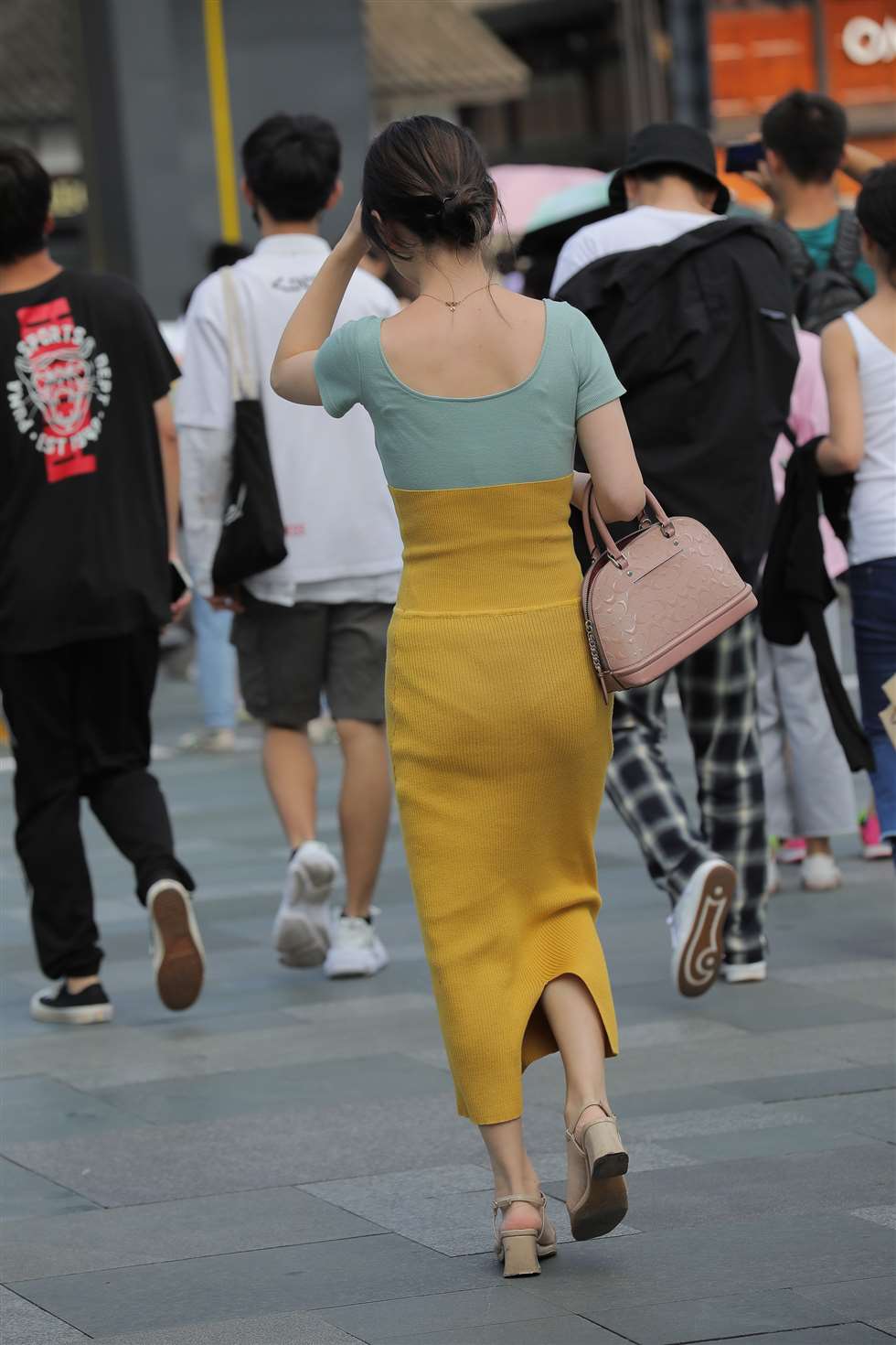图片[2]-穿搭秀气-街拍流行馆