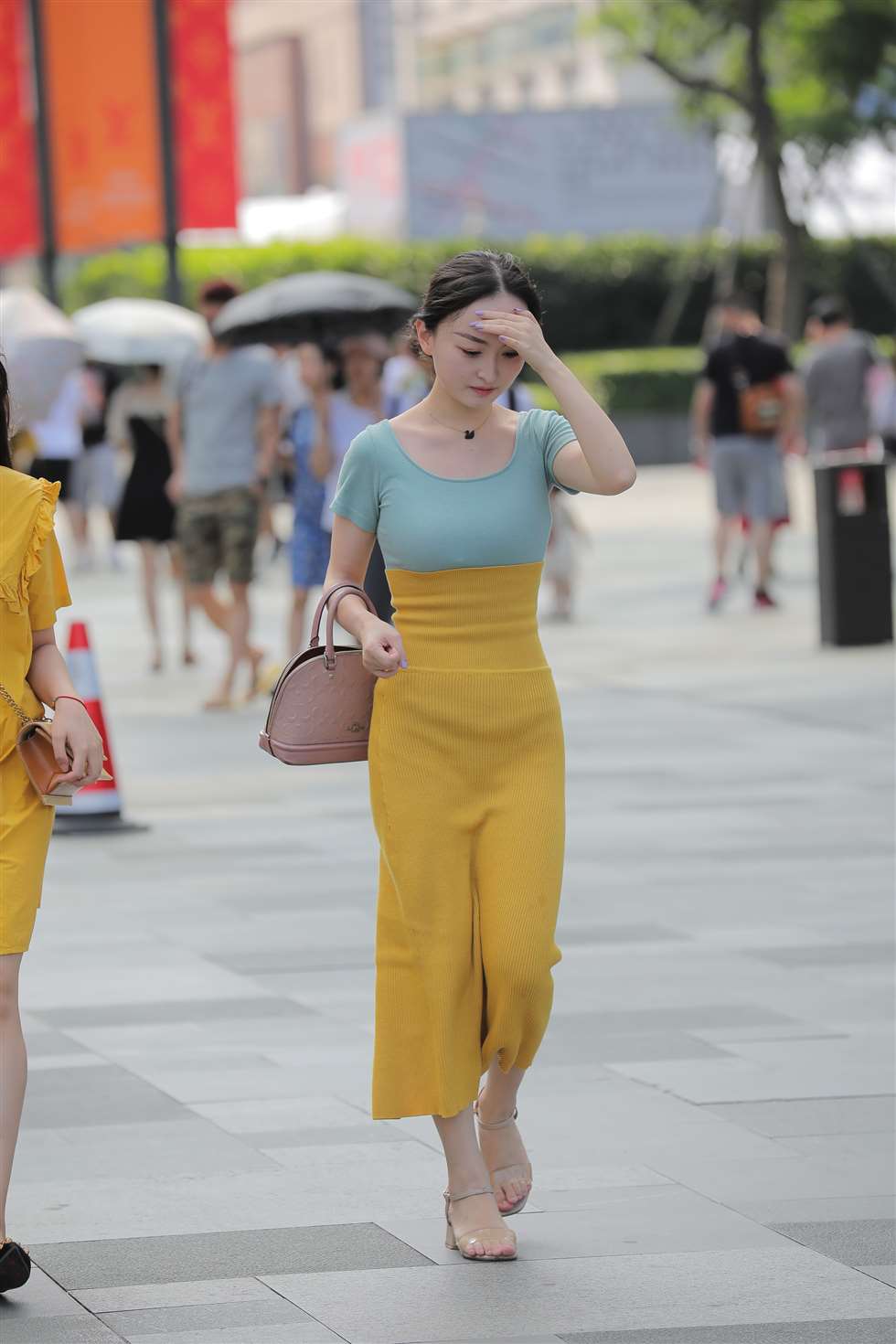 图片[1]-穿搭秀气-街拍流行馆