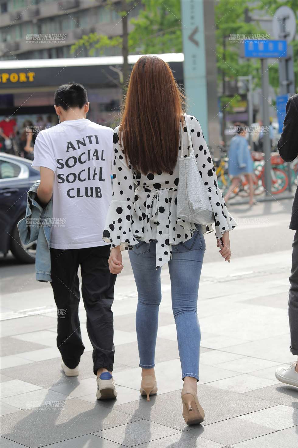 图片[2]-勤劳的女白领 怪不得这么受老板赏识-街拍流行馆