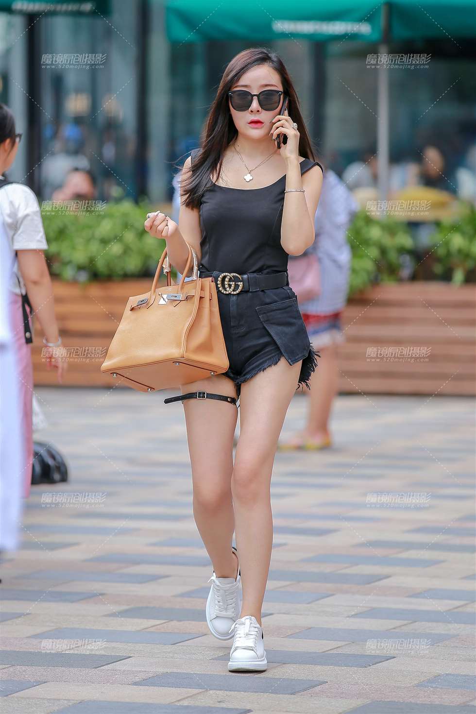 图片[4]-黑色热裤美女-街拍流行馆