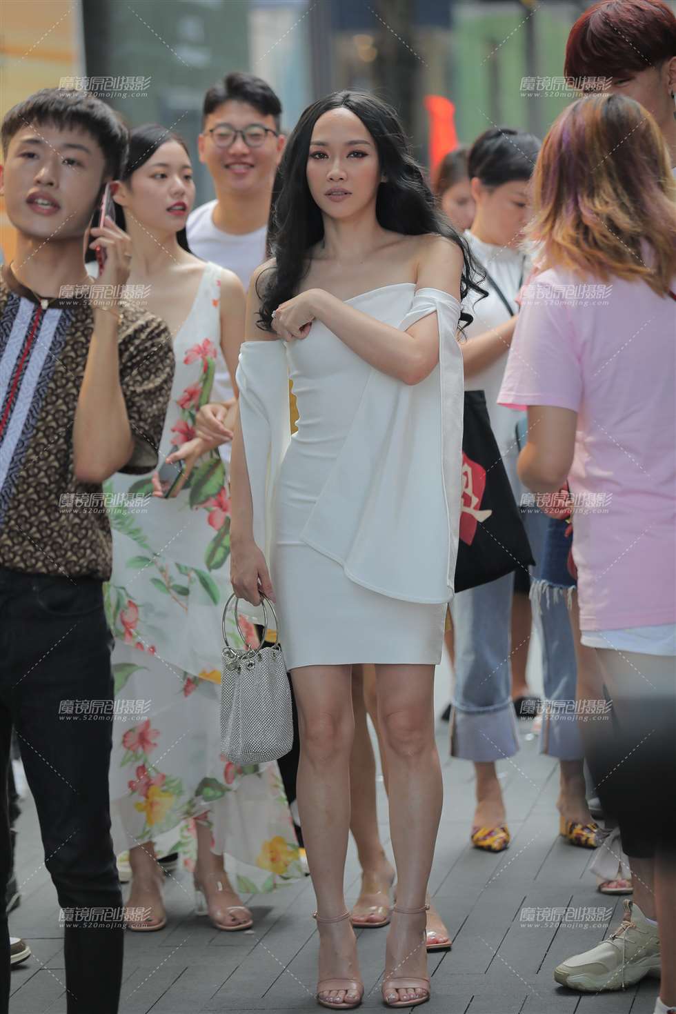 图片[1]-性感时尚的吸睛美女-街拍流行馆