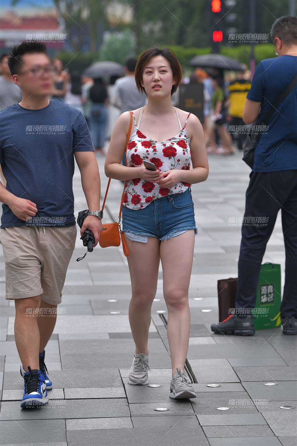 图片[1]-丰腴的热裤媳妇-街拍流行馆