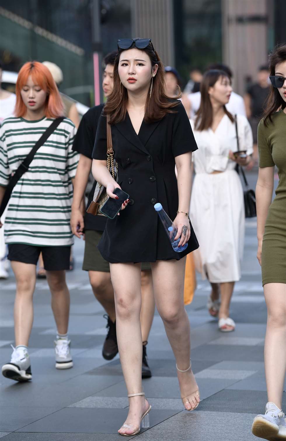 图片[1]-连衣裙美女-街拍流行馆