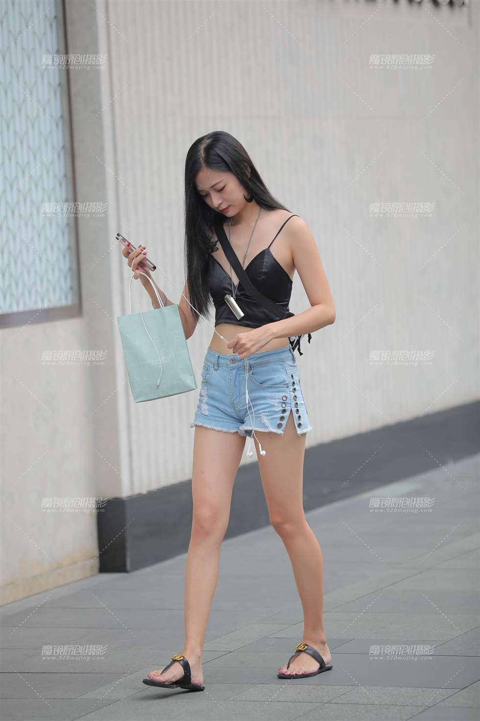 图片[1]-热裤长腿-街拍流行馆