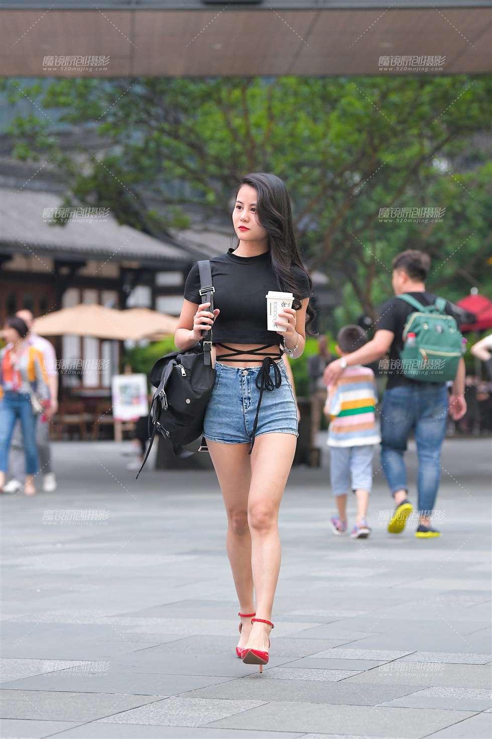 图片[5]-翘臀热裤高跟美女-街拍流行馆