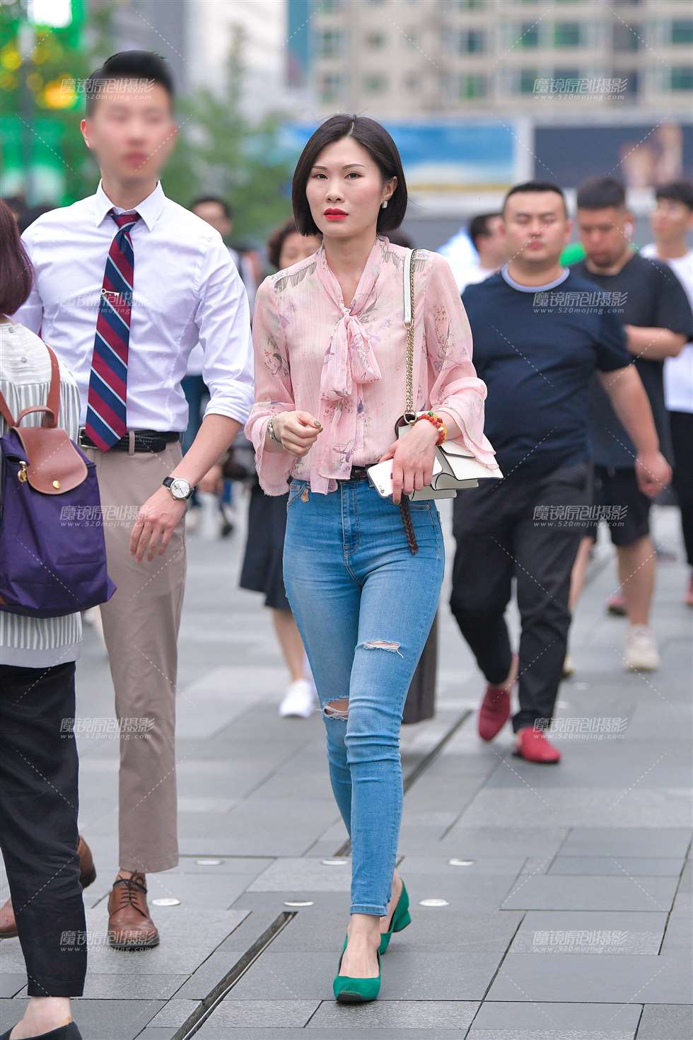 图片[1]-润臀紧牛**-街拍流行馆