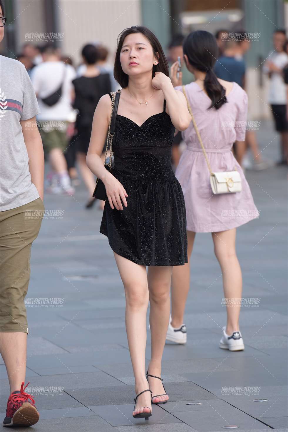 图片[3]-高跟小黑裙-街拍流行馆