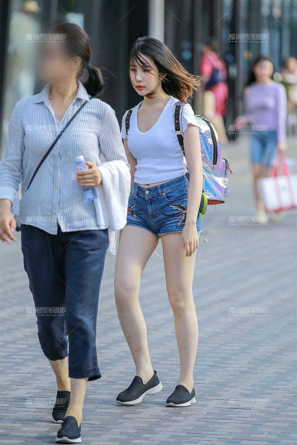 图片[5]-超短热裤小妹-街拍流行馆