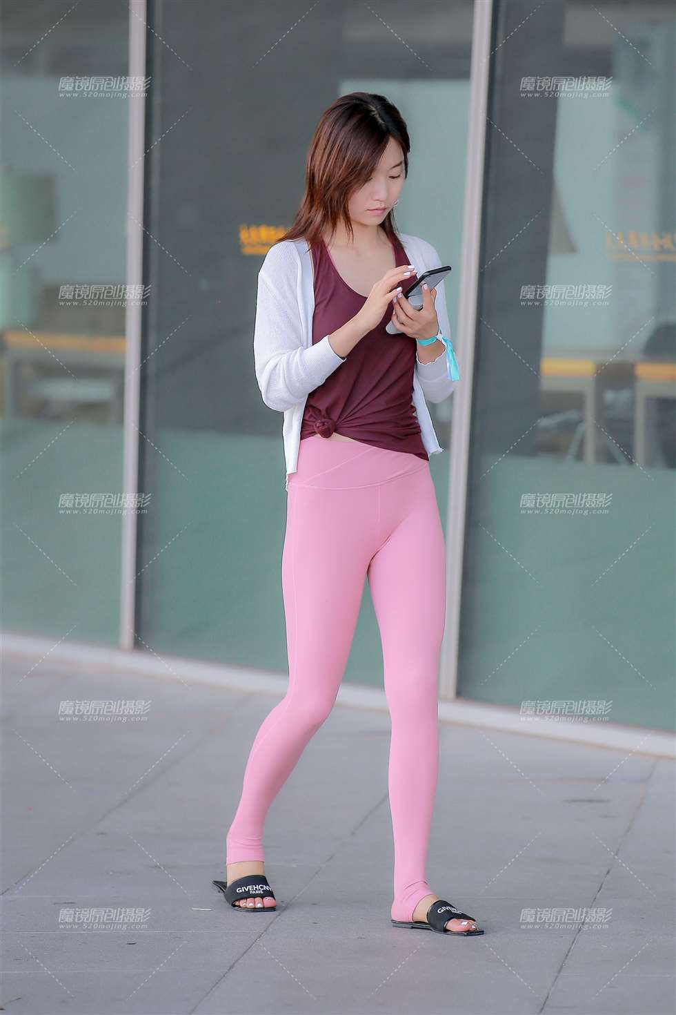 图片[4]-粉色瑜伽裤小妹-街拍流行馆
