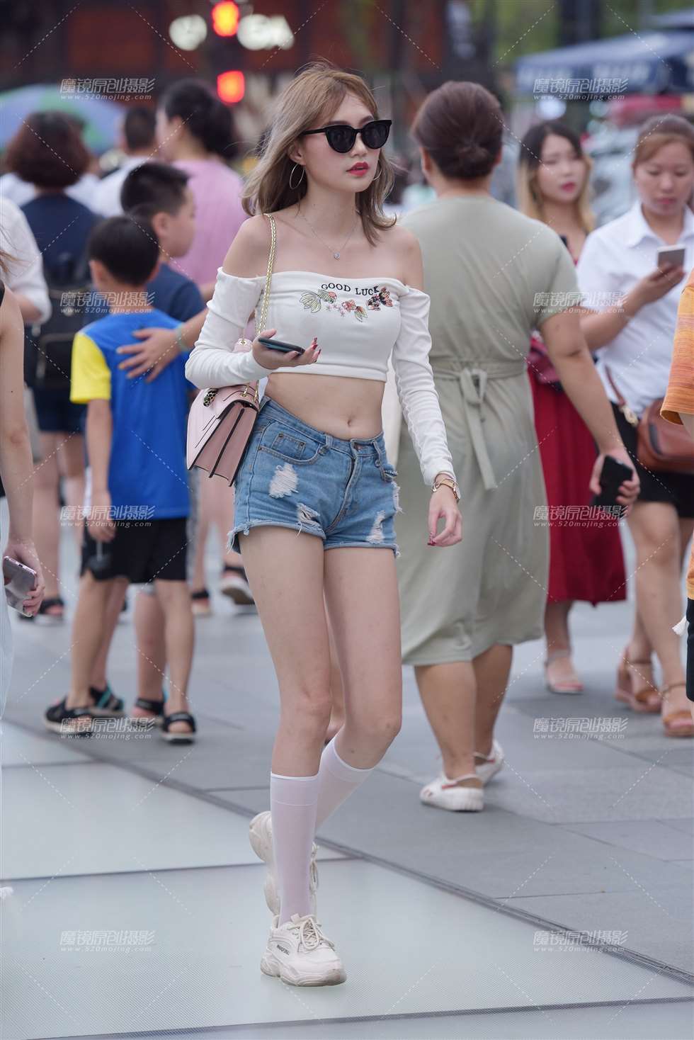 图片[1]-热裤美女-街拍流行馆