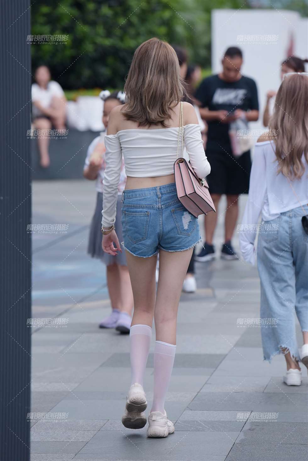 图片[2]-热裤美女-街拍流行馆