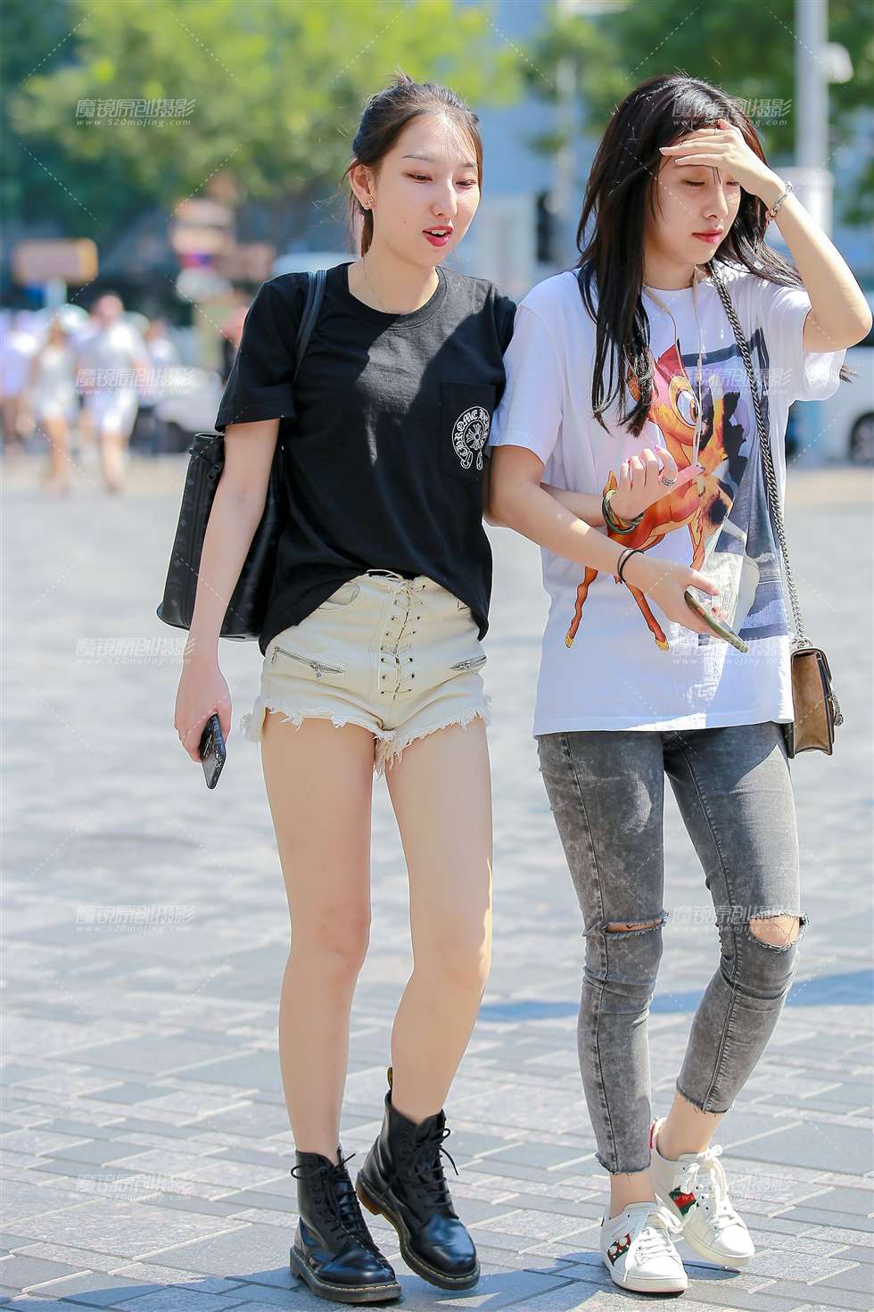 图片[1]-热裤小妹-街拍流行馆