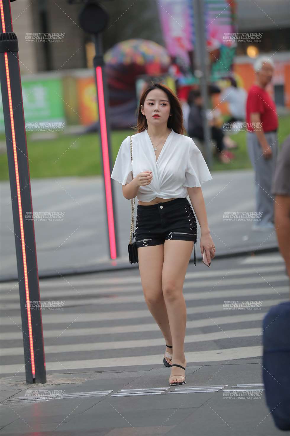 图片[3]-颜值吸金的小姐姐-街拍流行馆