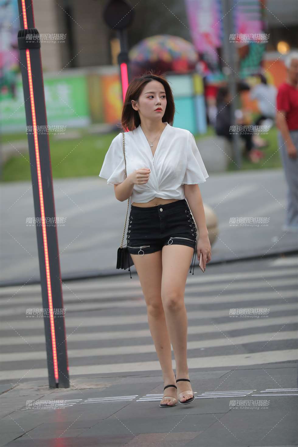 图片[4]-颜值吸金的小姐姐-街拍流行馆