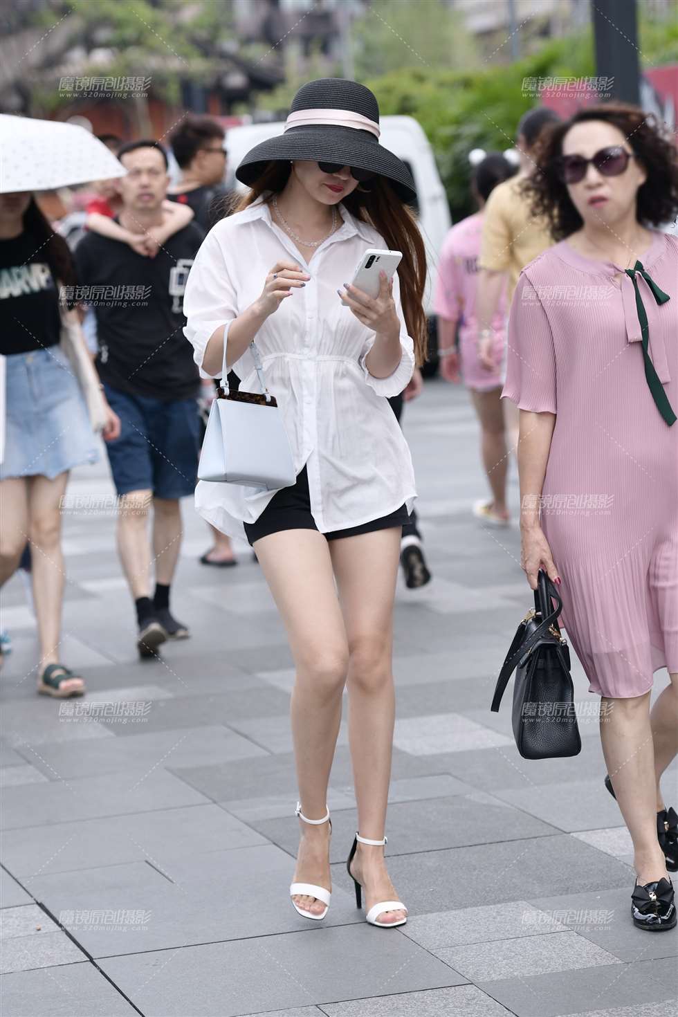 图片[1]-长腿美女-街拍流行馆