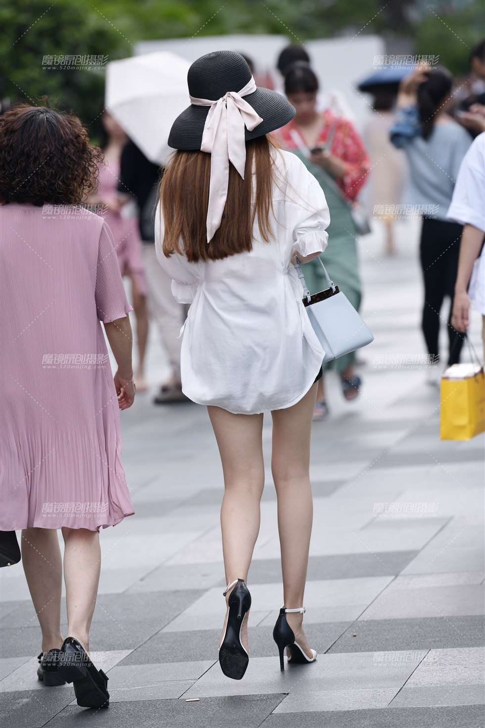 图片[2]-长腿美女-街拍流行馆