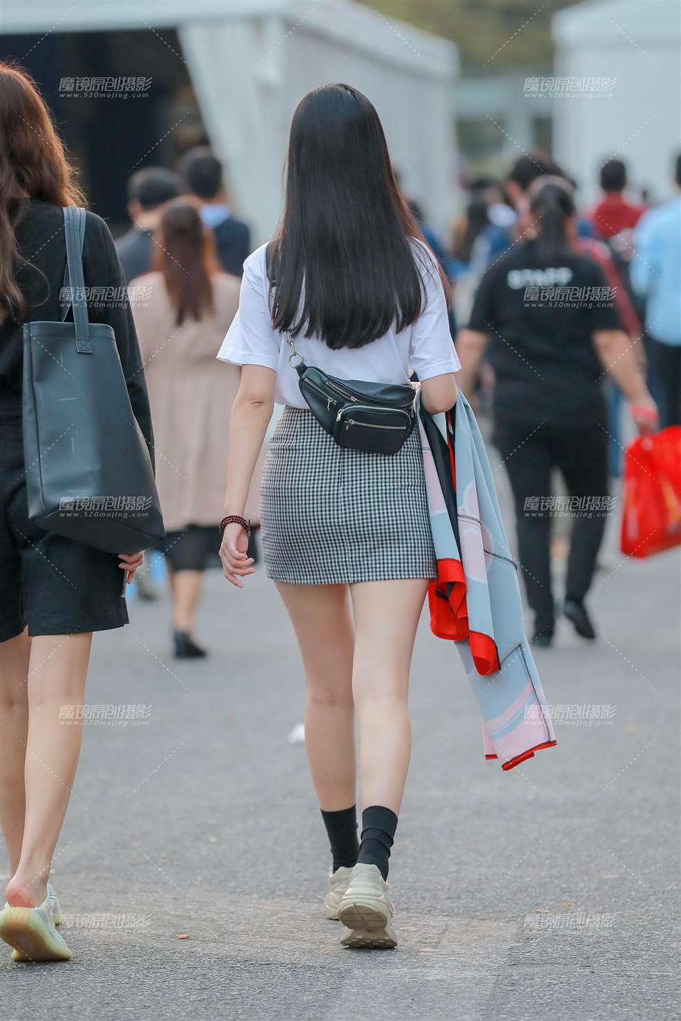 图片[2]-包臀裙长腿小妹-街拍流行馆