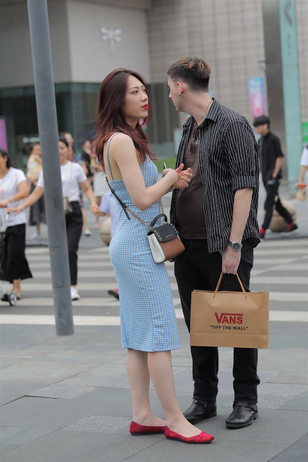 图片[1]-静静的看着你-街拍流行馆