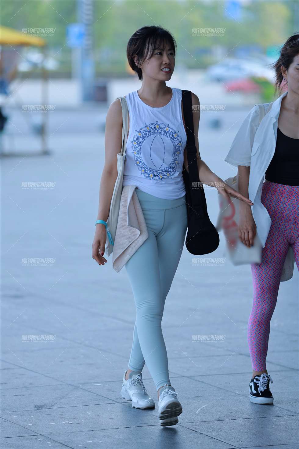 图片[4]-第1609篇清新紧身美女-街拍流行馆