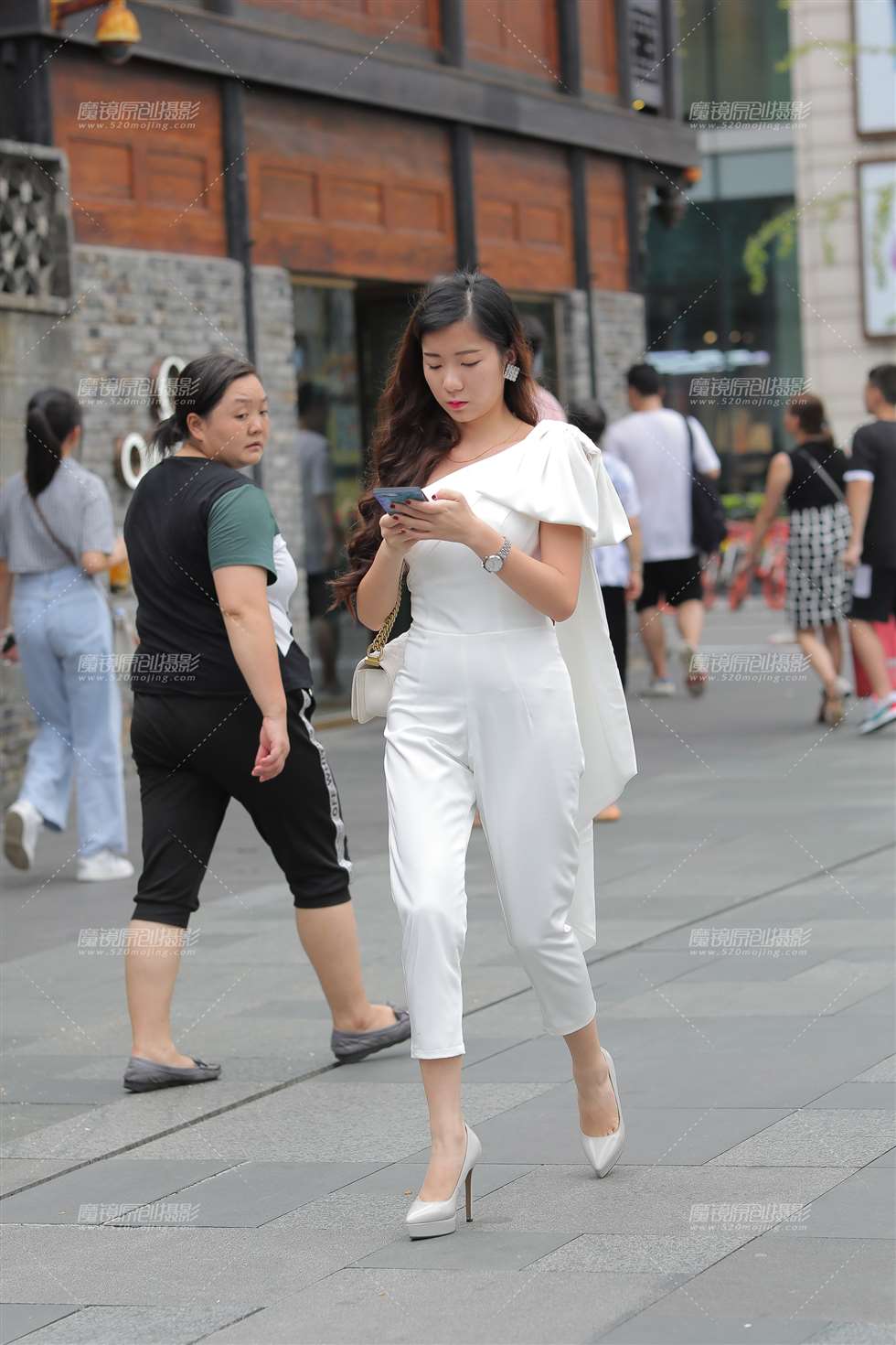 图片[3]-美女穿上高跟鞋 轻松拥有端庄女神气息-街拍流行馆