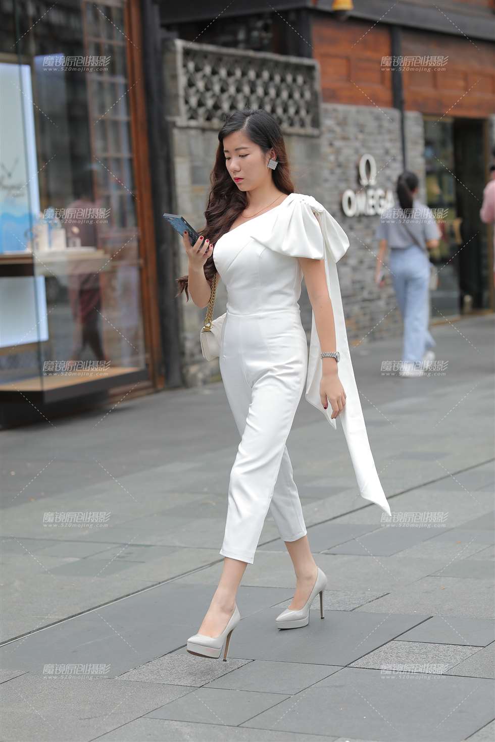 图片[5]-美女穿上高跟鞋 轻松拥有端庄女神气息-街拍流行馆