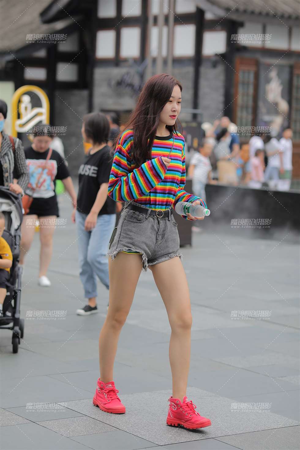 图片[1]-热裤女孩-街拍流行馆