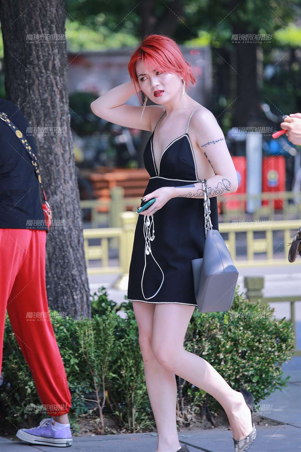 图片[5]-黑色连衣裙-街拍流行馆